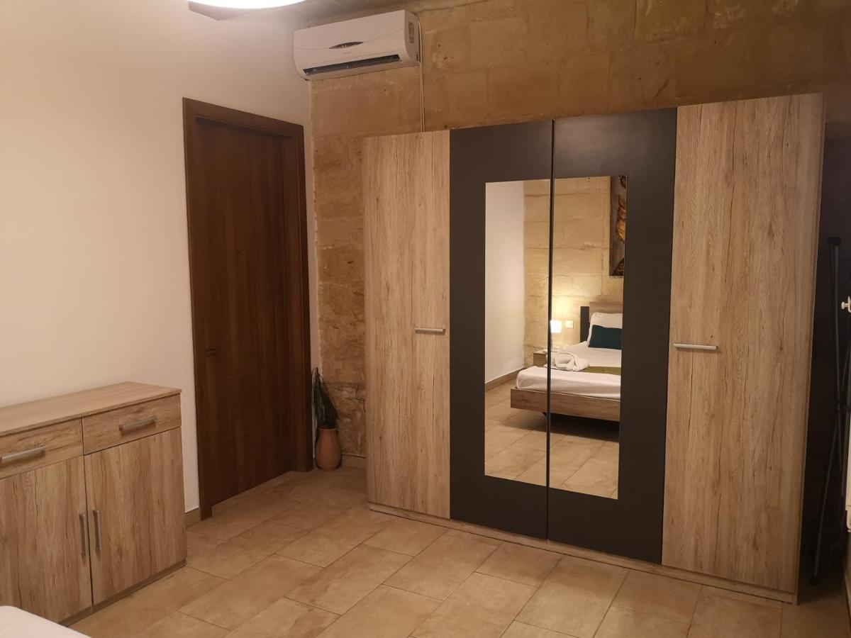 Вилла Two Gate Town House Сенглея Экстерьер фото